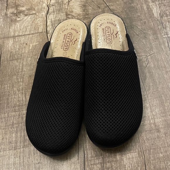 Fly Flot Black Mesh Slip-On Shoes
USSize 7.5 Euro 38 - Picture 2 of 6